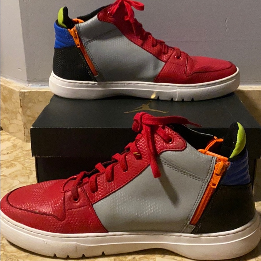Casual tall Jordan like shoes